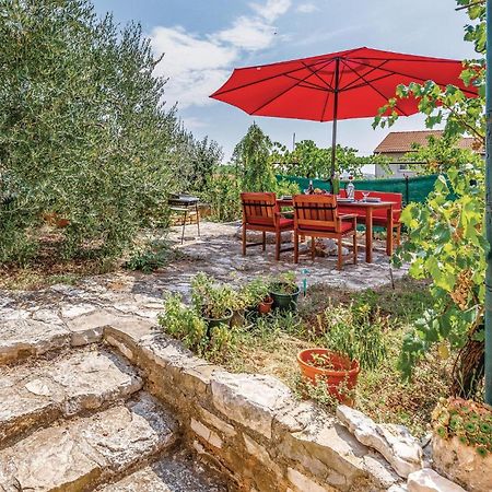 2 Bedroom Awesome Apartment In Vinkuran Exterior photo