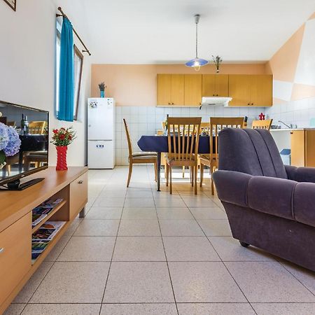 2 Bedroom Awesome Apartment In Vinkuran Exterior photo