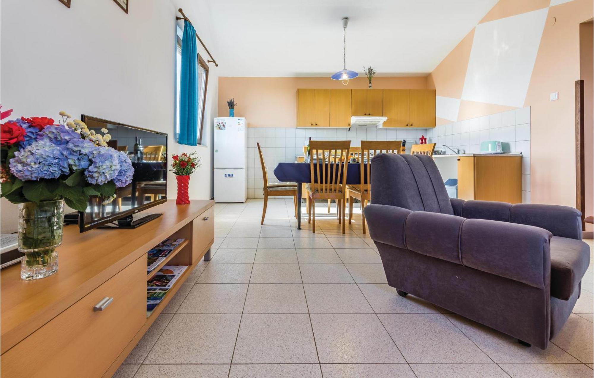 2 Bedroom Awesome Apartment In Vinkuran Exterior photo