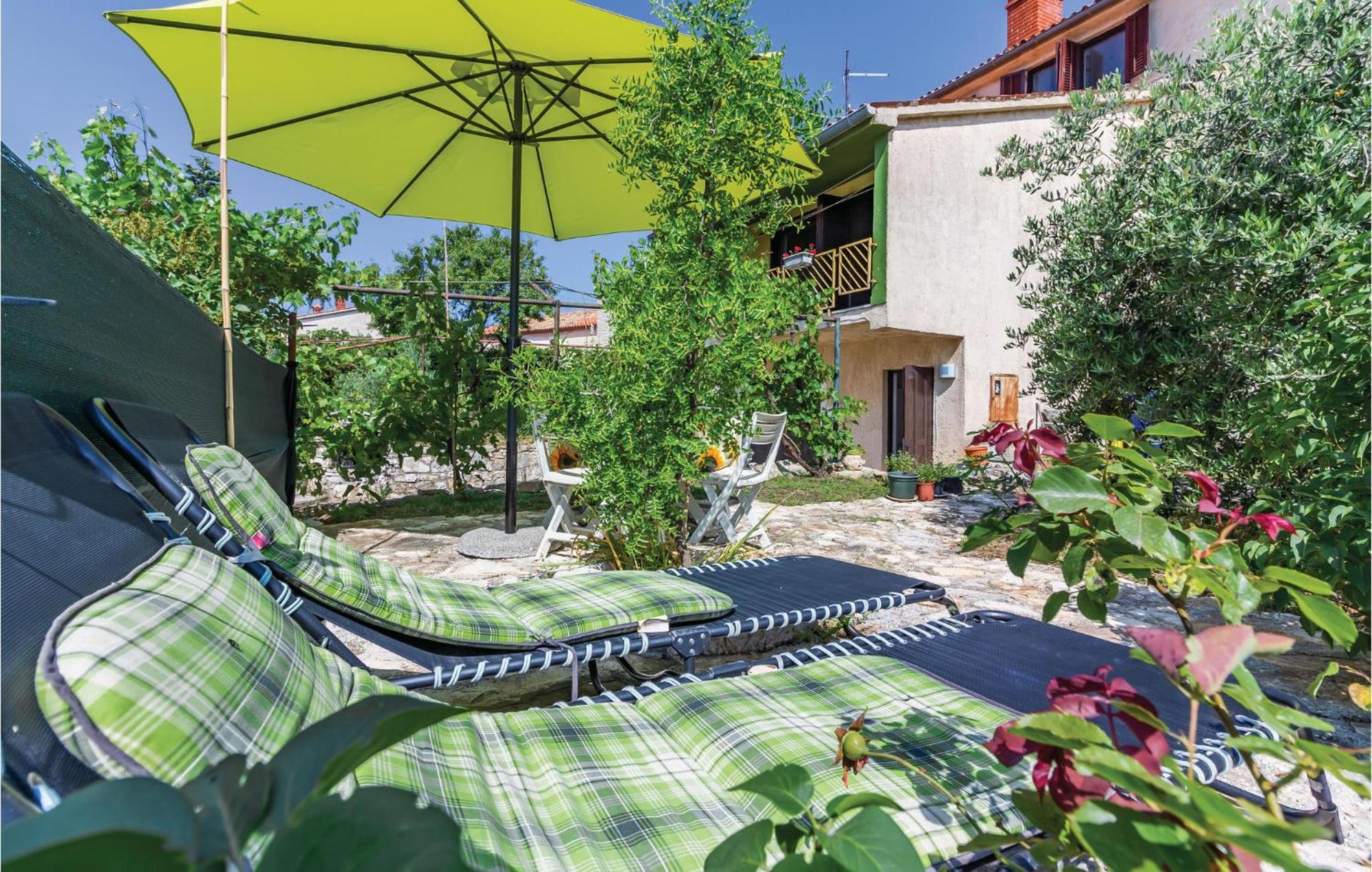 2 Bedroom Awesome Apartment In Vinkuran Exterior photo