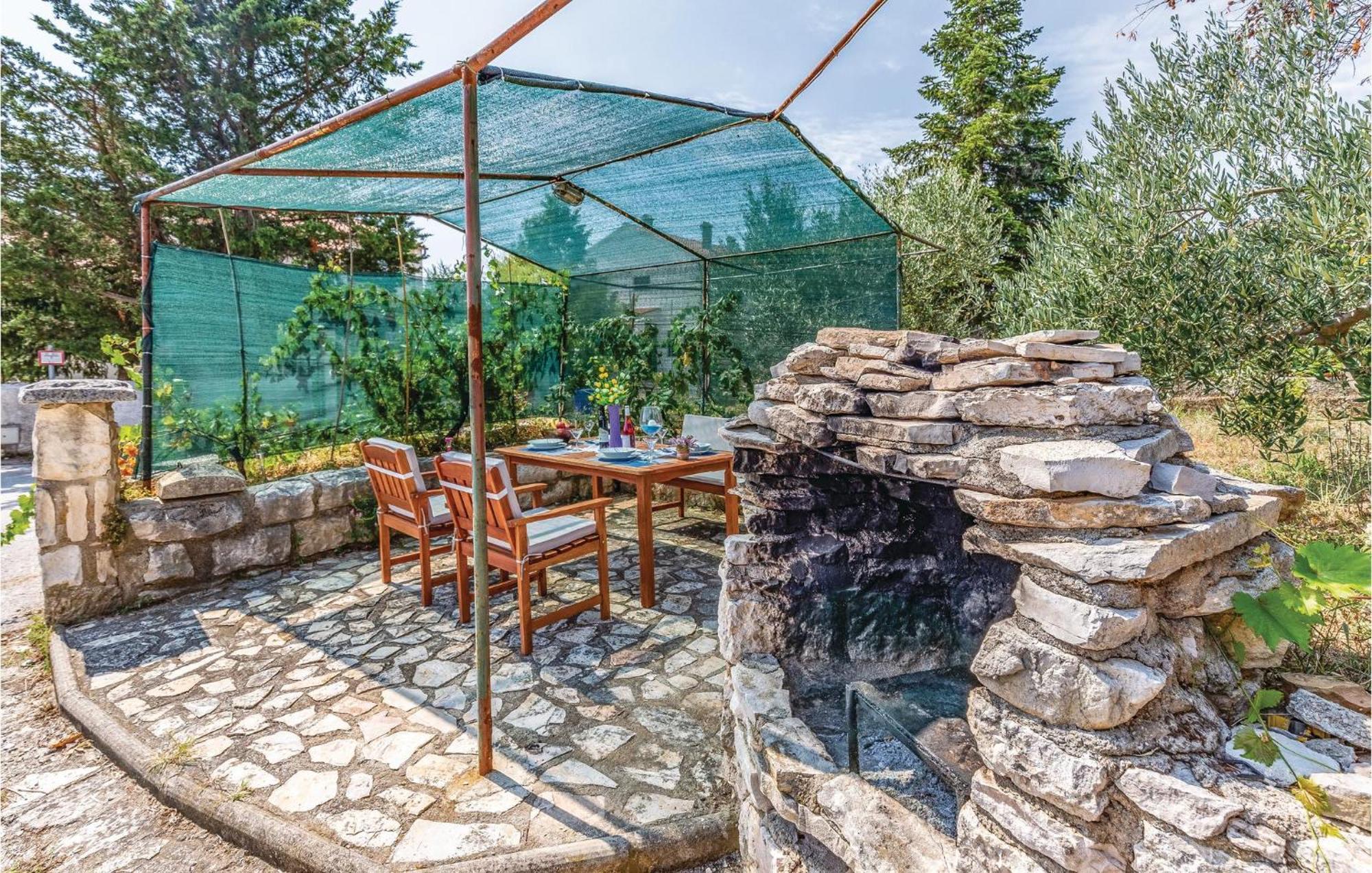 2 Bedroom Awesome Apartment In Vinkuran Exterior photo
