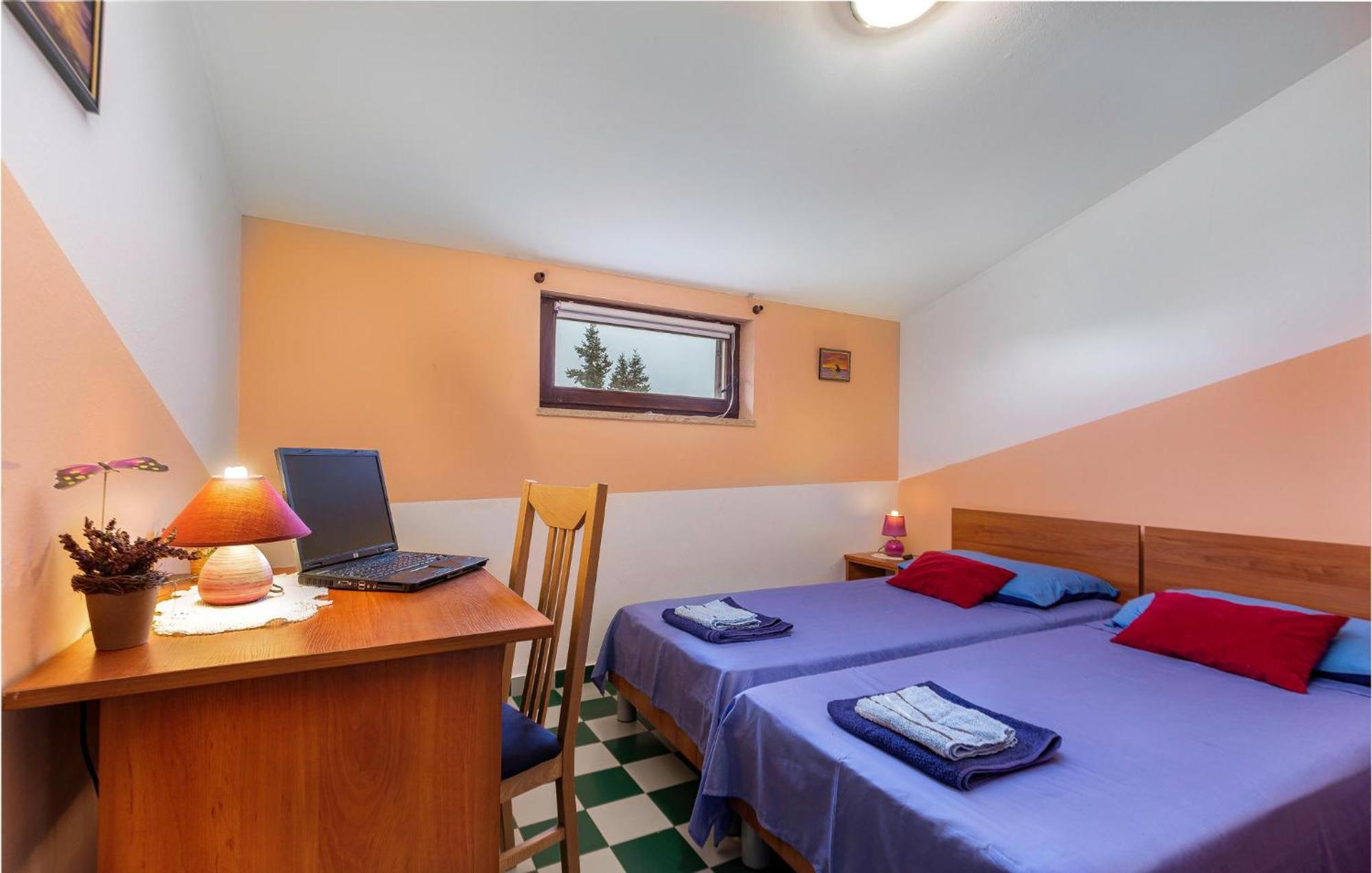 2 Bedroom Awesome Apartment In Vinkuran Exterior photo