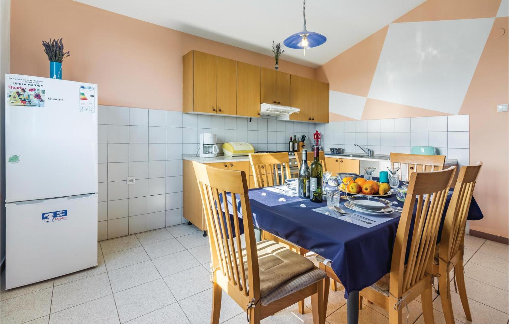 2 Bedroom Awesome Apartment In Vinkuran Exterior photo