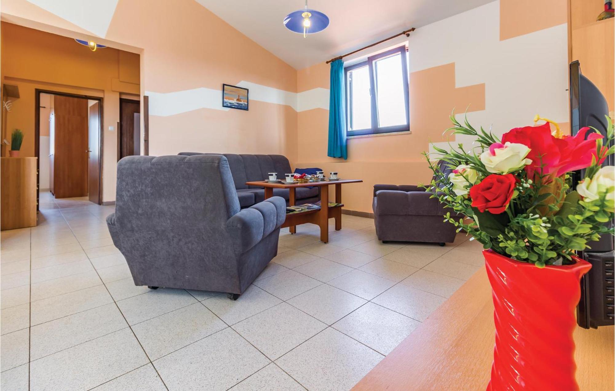2 Bedroom Awesome Apartment In Vinkuran Exterior photo