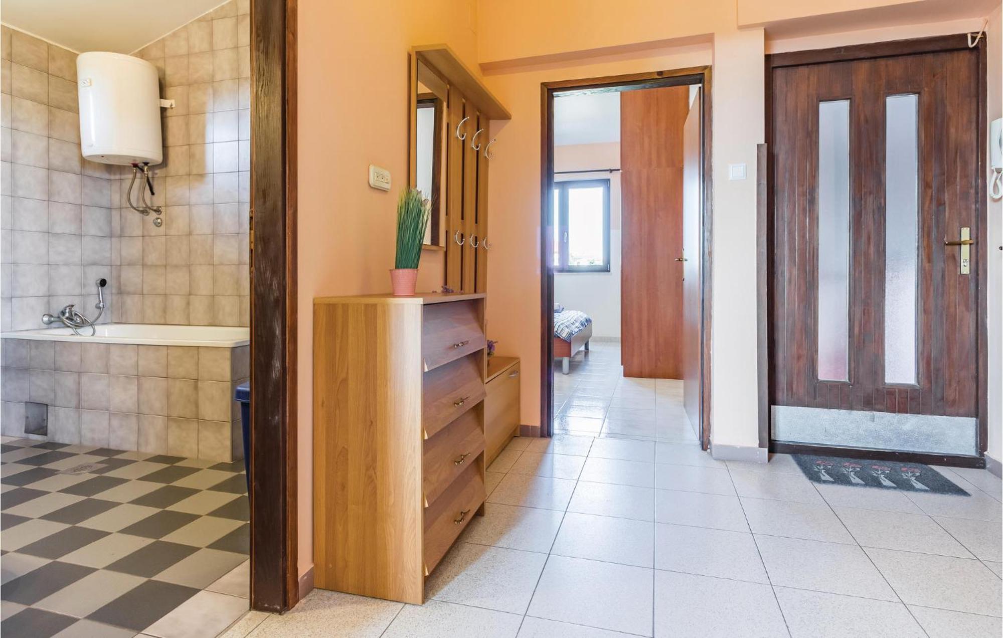 2 Bedroom Awesome Apartment In Vinkuran Exterior photo